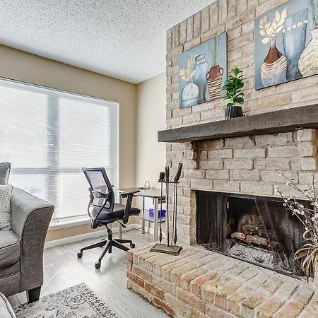 Cheerful 3-Bedroom Home With Indoor Fireplace Houston Luaran gambar