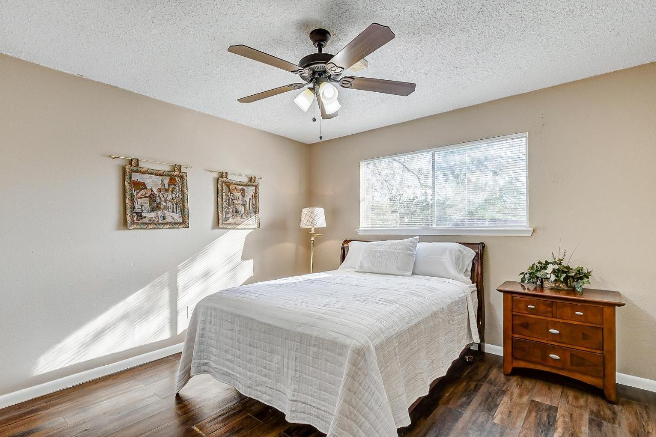 Cheerful 3-Bedroom Home With Indoor Fireplace Houston Luaran gambar