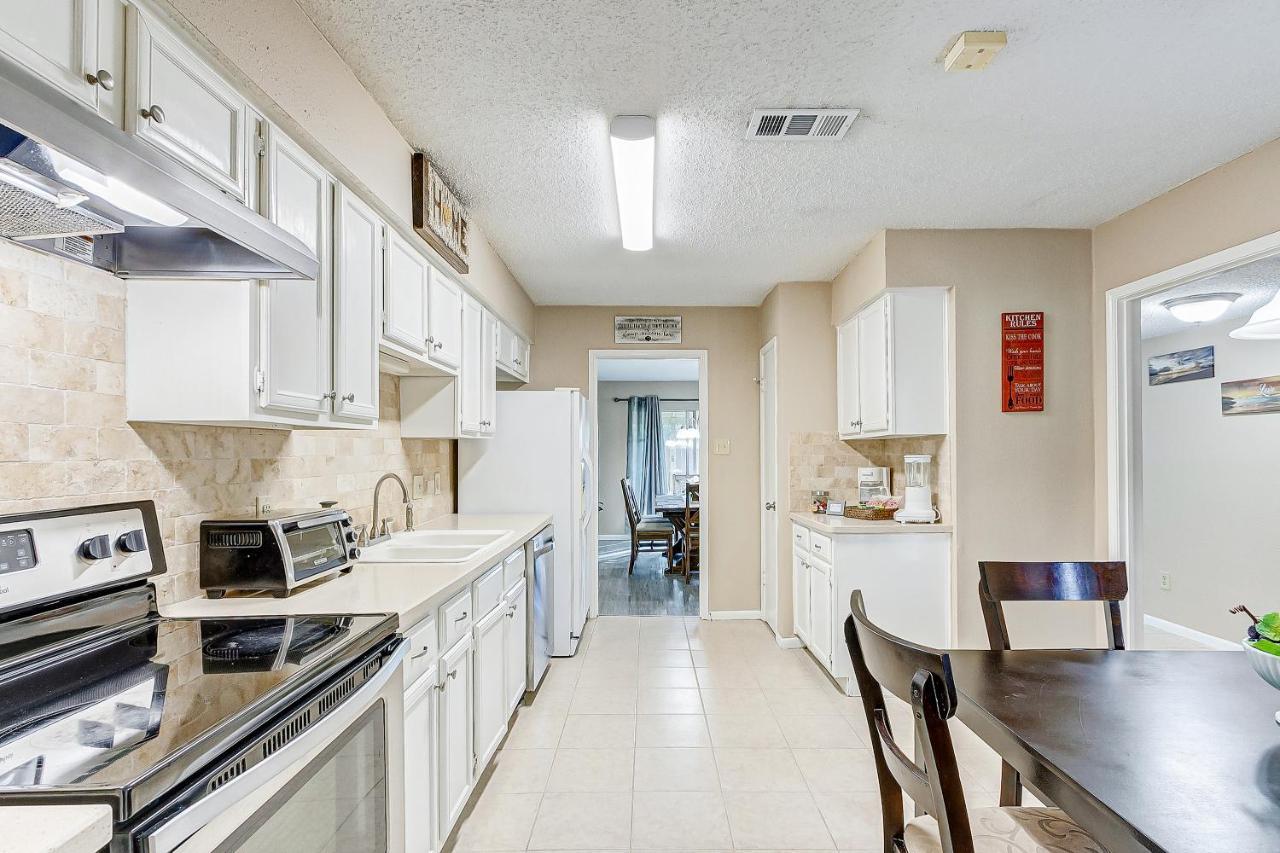 Cheerful 3-Bedroom Home With Indoor Fireplace Houston Luaran gambar