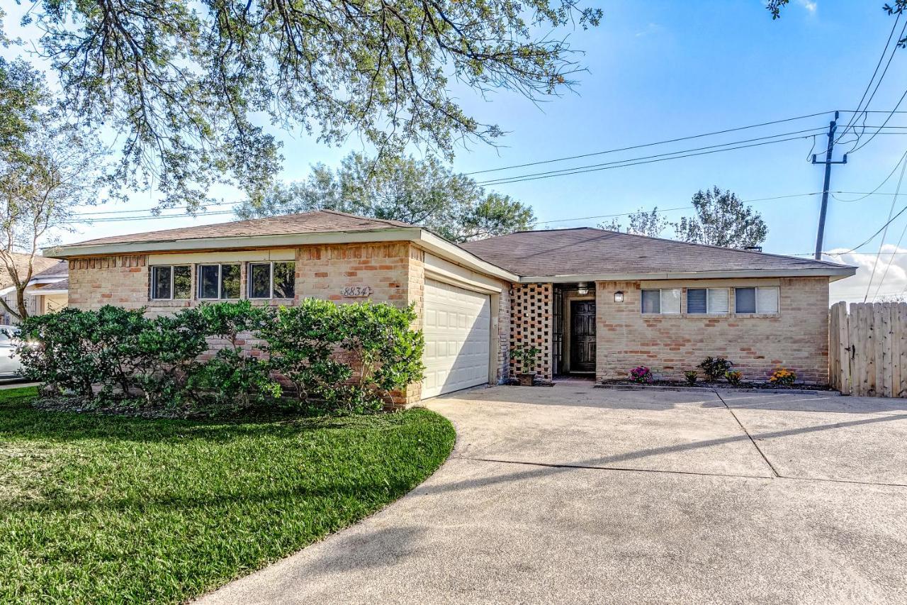 Cheerful 3-Bedroom Home With Indoor Fireplace Houston Luaran gambar