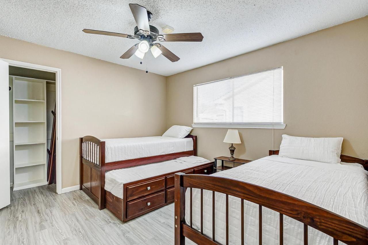 Cheerful 3-Bedroom Home With Indoor Fireplace Houston Luaran gambar