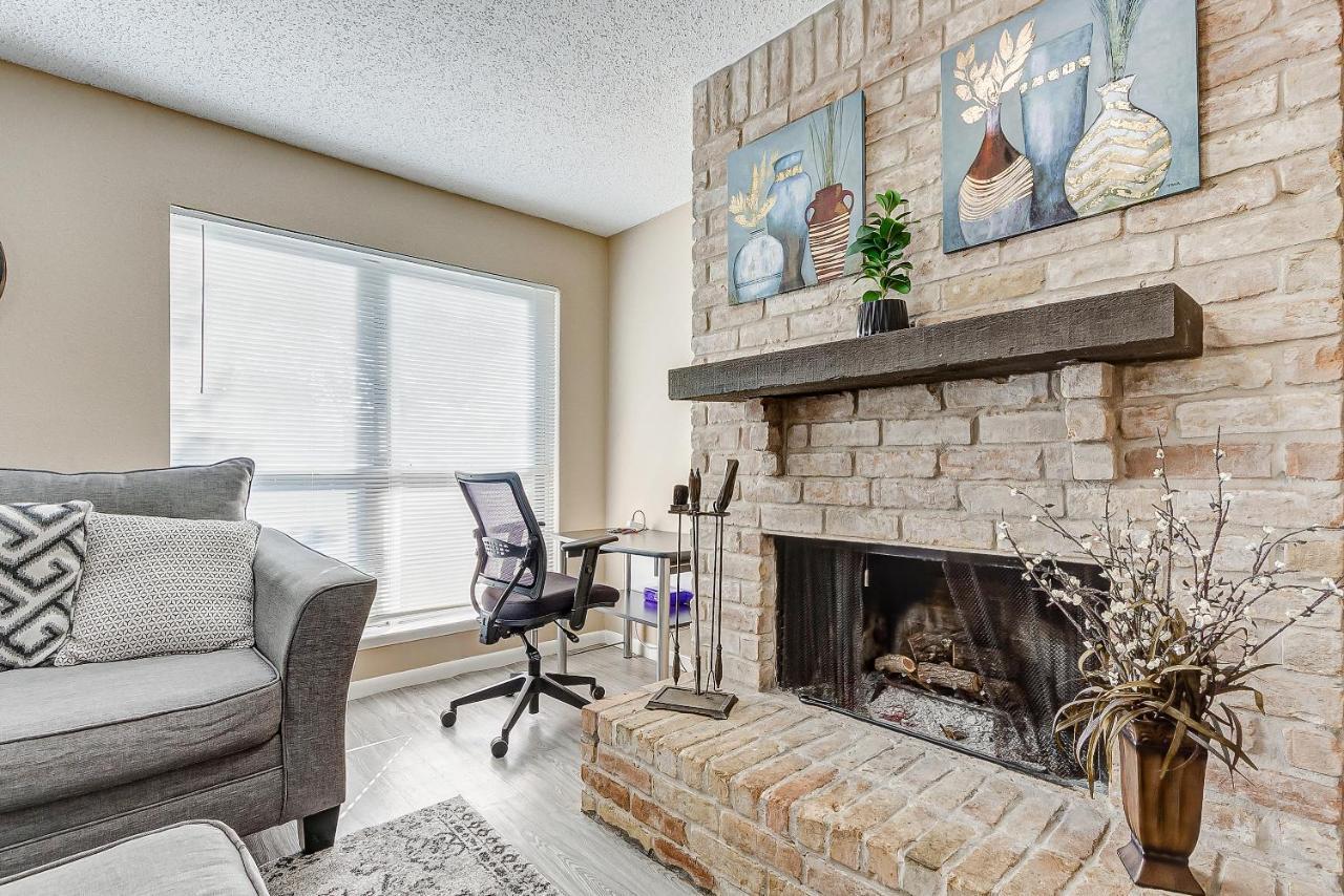 Cheerful 3-Bedroom Home With Indoor Fireplace Houston Luaran gambar
