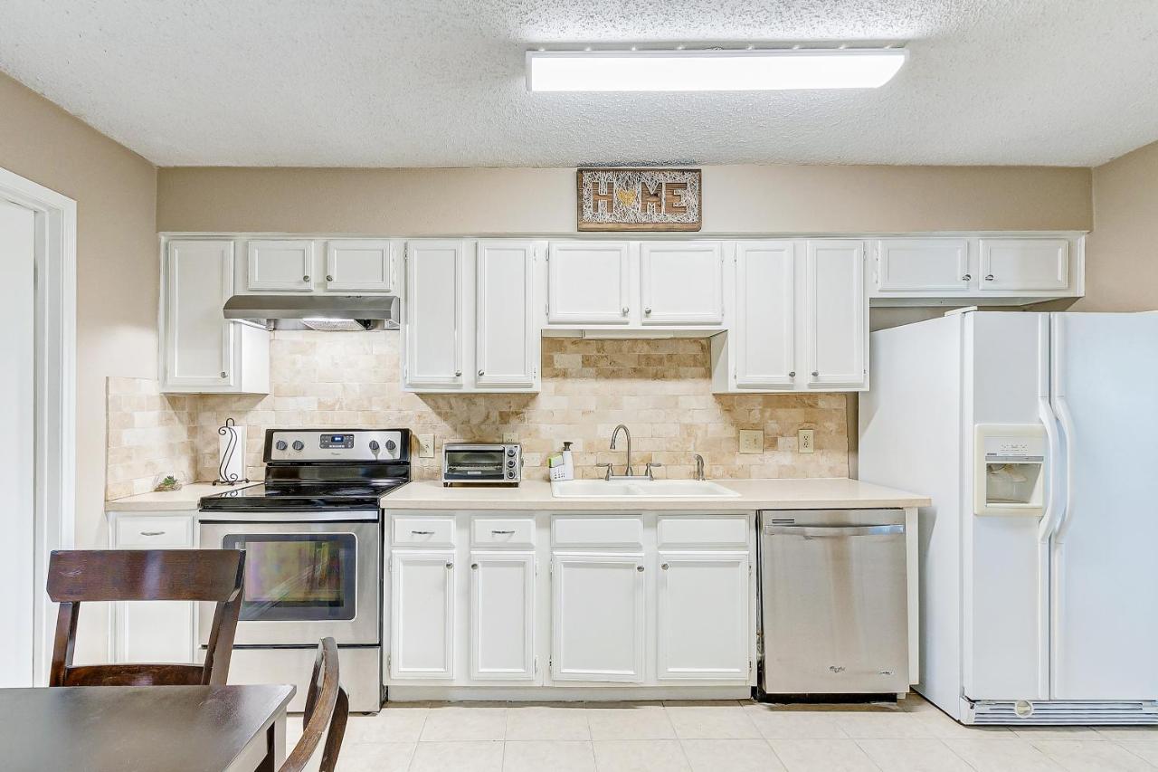 Cheerful 3-Bedroom Home With Indoor Fireplace Houston Luaran gambar